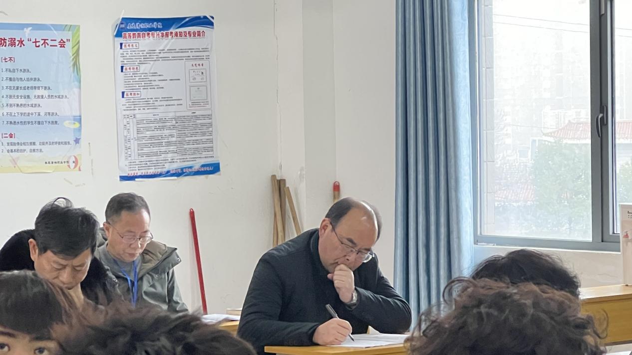 娄底潇湘职业学院校领导集体参加开学第一课听评课