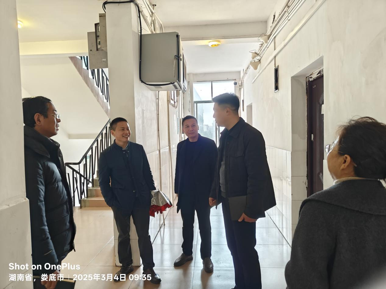 我校领导深入一线指导学生安全工作