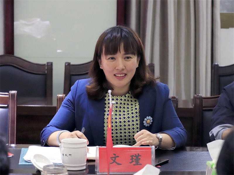 新化县副县长文瑾一行来我院考察