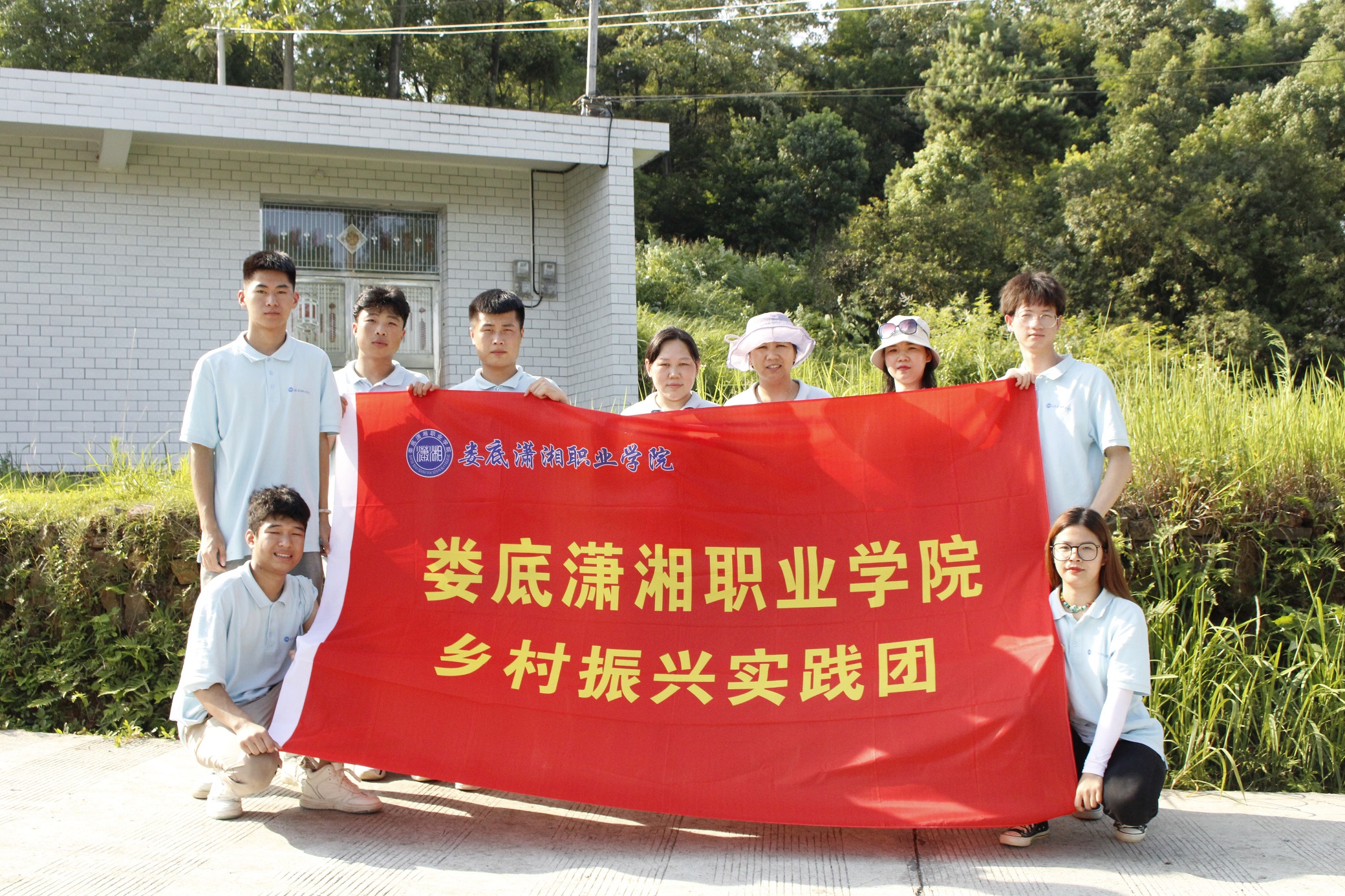 青春心向党 建功新时代 ——校团委开展“三下乡”活动