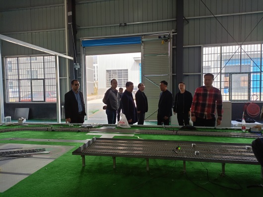 校领导巡查校园文明创建工作