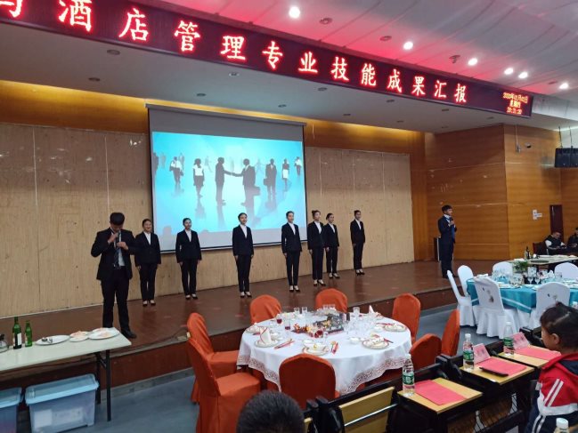 D:\个人档案\潇湘职院\2020年招生简章\网站招生宣传图片\专业介绍\旅游与酒店管理类\2019年旅游与酒店管理专业专业技能大赛成果汇报会之一.jpg